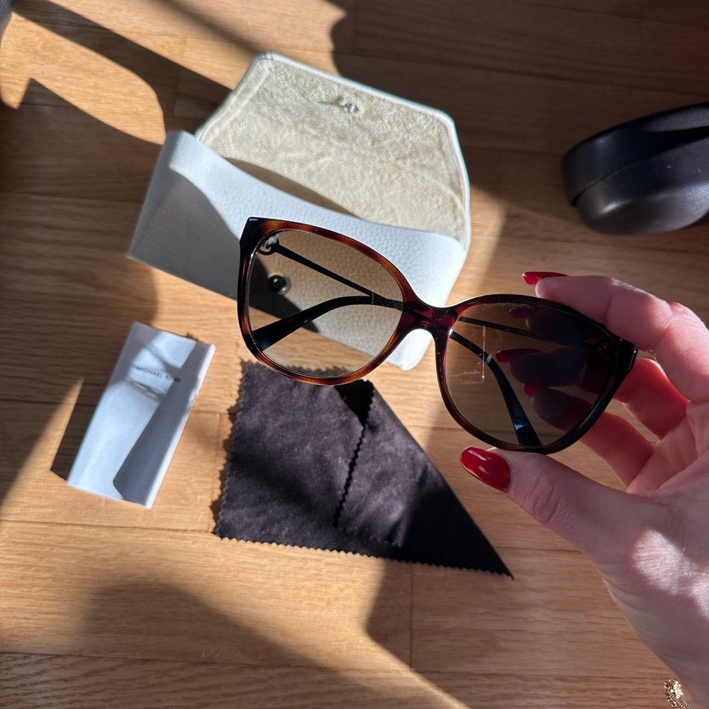 Michael Kors Elegant Brown Sunglasses - Picture 4 of 5